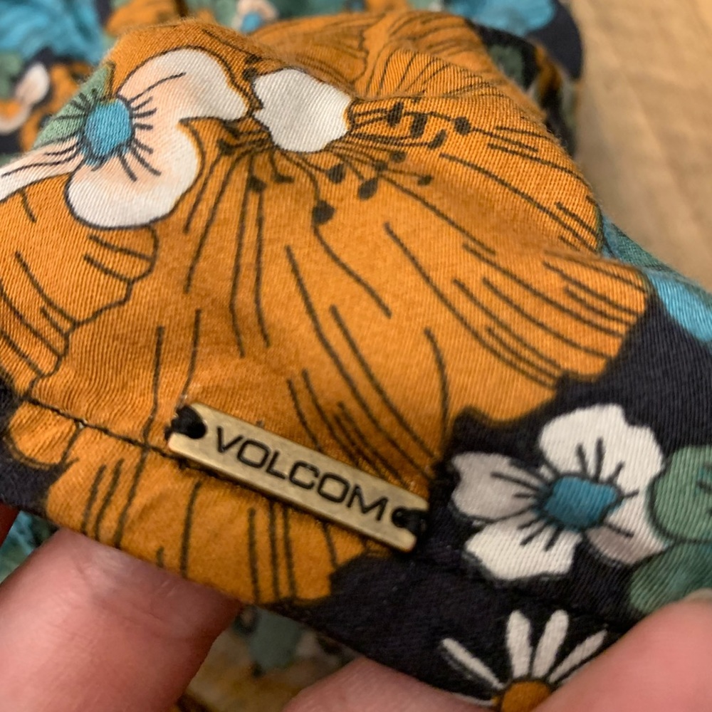Floral Volcom L - Picture 2 of 6